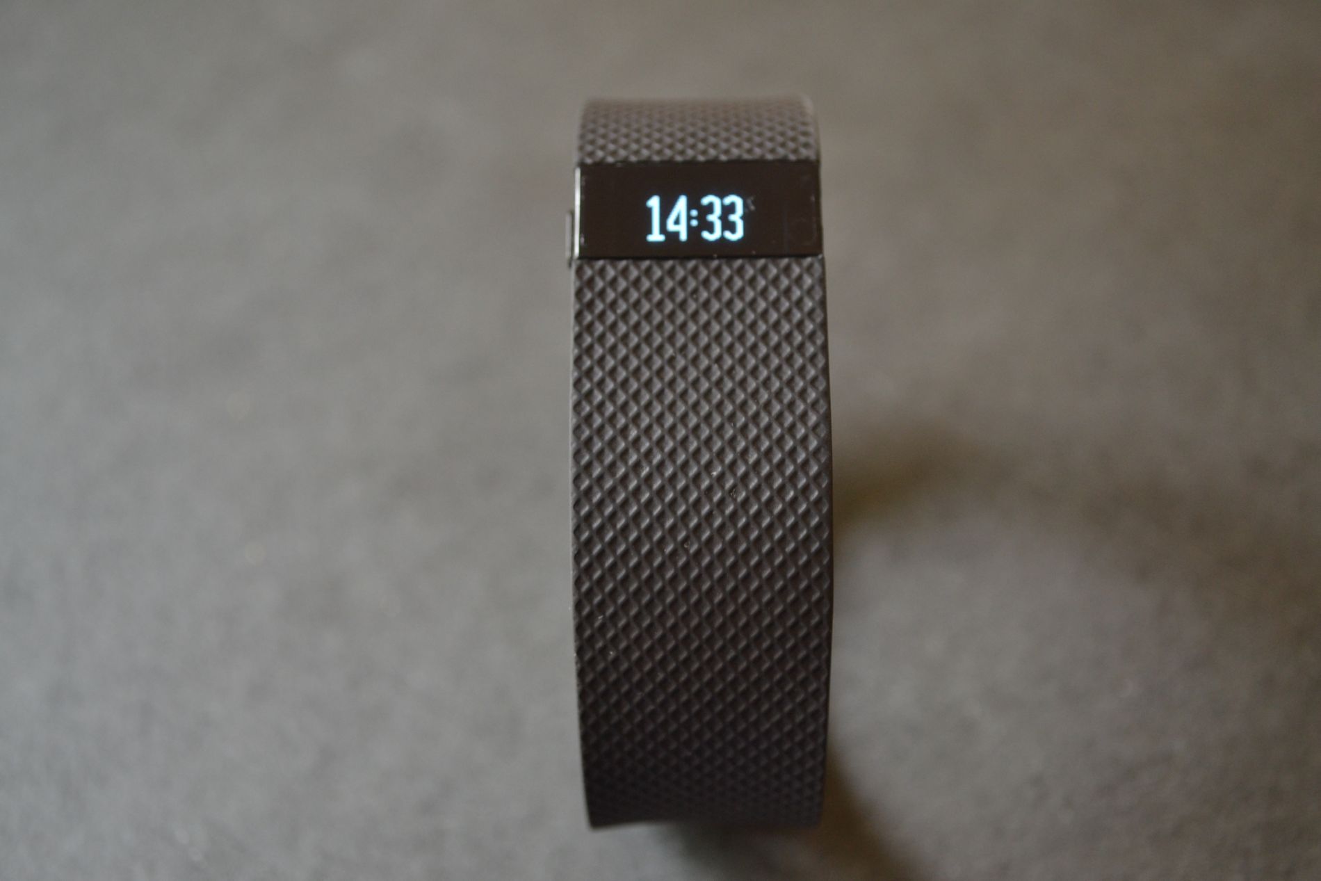 FitBit Charge HR - умен часовник, брояч на калории и още...